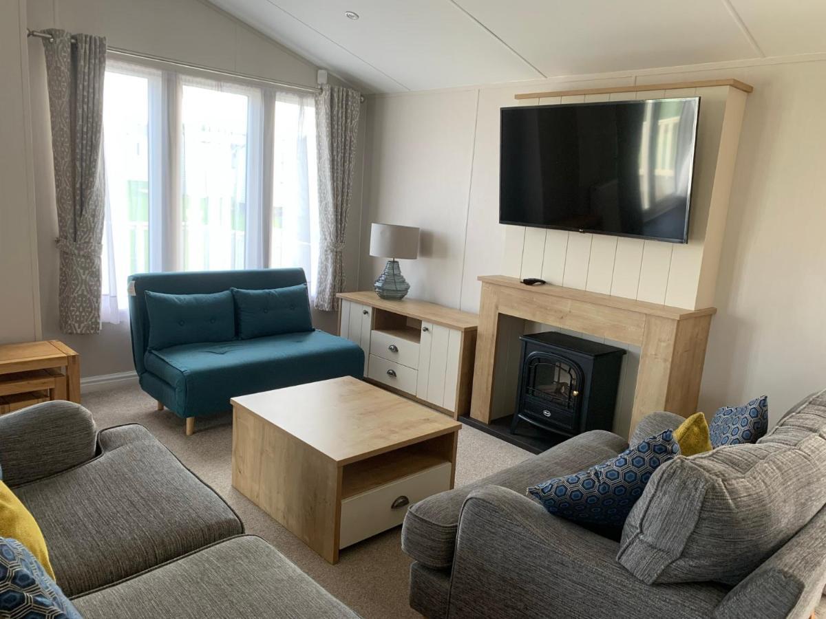 סקארבורו 8 Birth Lodge On Cayton Bay Holiday Park מראה חיצוני תמונה