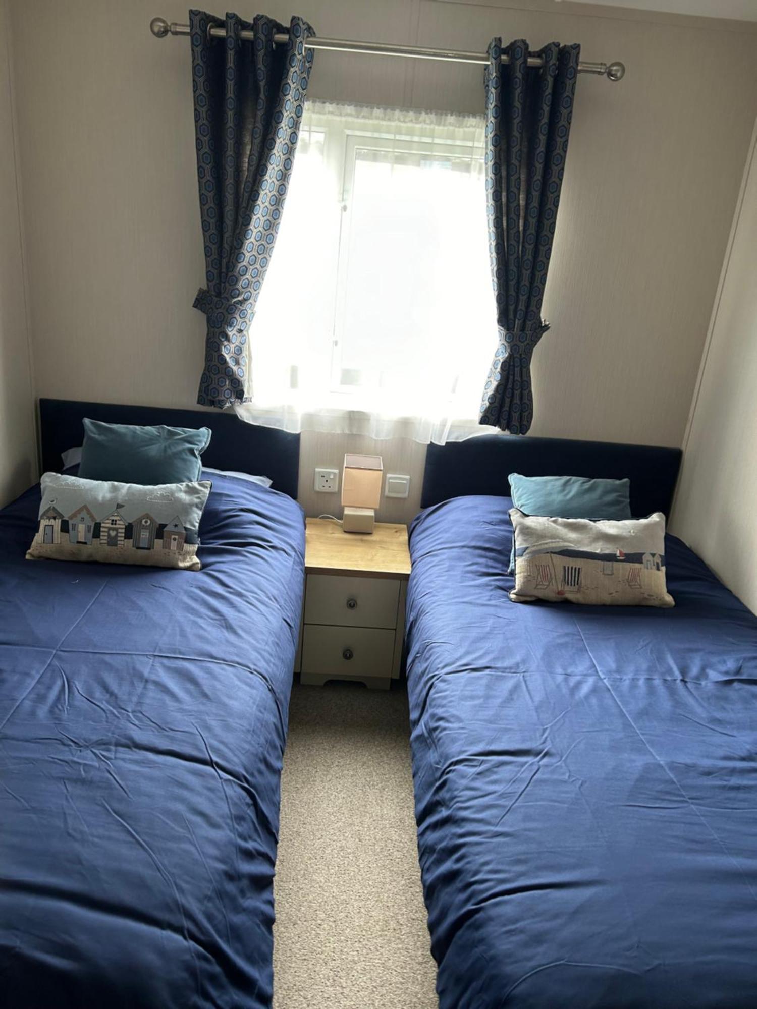 סקארבורו 8 Birth Lodge On Cayton Bay Holiday Park מראה חיצוני תמונה